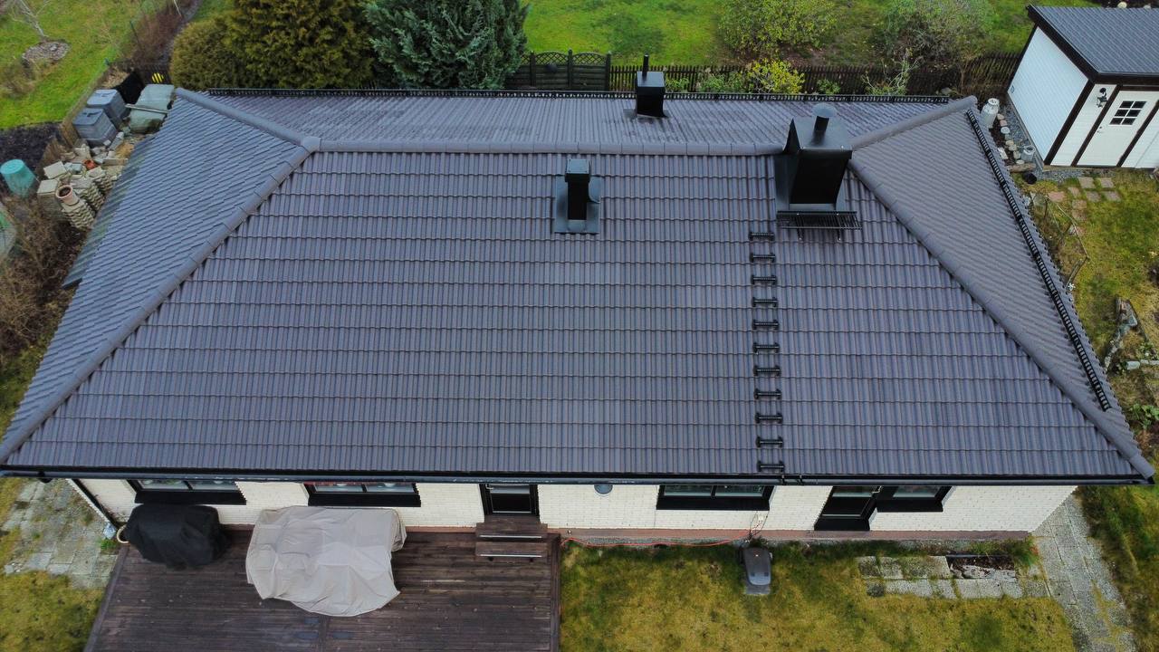 Tegel, plåt eller betong – vilken taktäckning passar ditt hus?